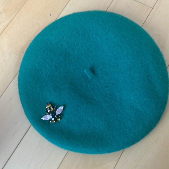 Brand new beret. Unique look fur the winter. - Picture 2 of 3